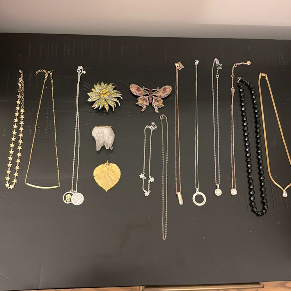 Lot of 20 various jewelry pieces
